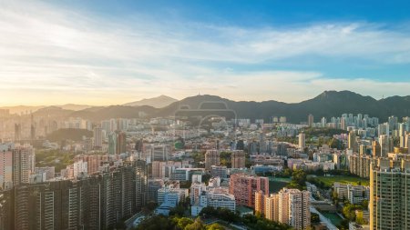 Téléchargez les photos : Le paysage urbain de Kowloon et Hong Kong, 22 juillet 2023 - en image libre de droit