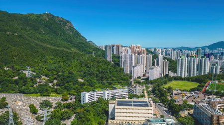 Téléchargez les photos : Wong Tai Sin District est un quartier animé situé à Kowloon Aug 2 2023 - en image libre de droit