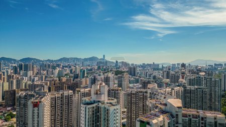 Foto de Kowloon se caracteriza por su mezcla de rascacielos modernos Aug 2 2023 - Imagen libre de derechos
