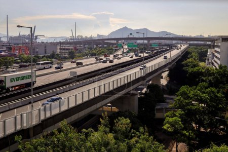 Foto de La autopista West Kowloon bajo un paso elevado Ago 3 2023 - Imagen libre de derechos