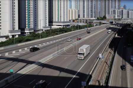 Téléchargez les photos : La West Kowloon Highway sous un survol 3 août 2023 - en image libre de droit