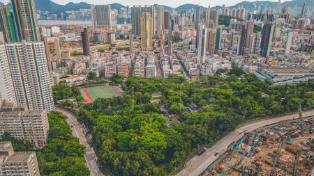 Foto de Kowloon City, Abrazando vidas urbanas Pulso dinámico 12 ago 2023 - Imagen libre de derechos