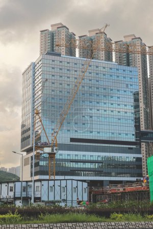 Foto de Edificio de oficinas en Tseung Kwan O, un centro de negocios modernos 14 ago 2023 - Imagen libre de derechos