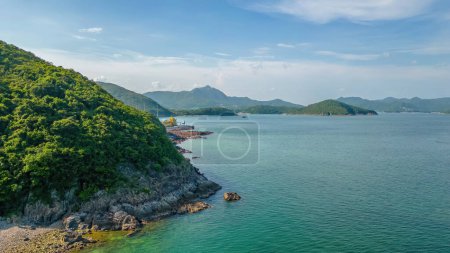 Téléchargez les photos : Port Abri de sérénité nautique le long du littoral de Hong Kongs, 15 août 2023 - en image libre de droit