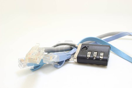 Foto de La seguridad cibernética en línea, cable de seguridad de TI de cerca - Imagen libre de derechos