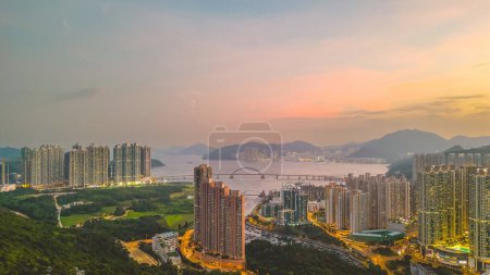 Foto de Crepúsculo sobre Tseung Kwan O, Hong Kong 30 ago 2023 - Imagen libre de derechos