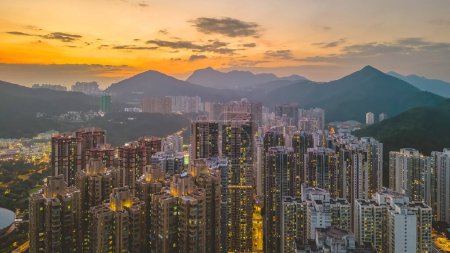 Téléchargez les photos : Crépuscule sur Tseung Kwan O, Hong Kong 30 août 2023 - en image libre de droit