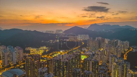 Téléchargez les photos : Crépuscule sur Tseung Kwan O, Hong Kong 30 août 2021 - en image libre de droit