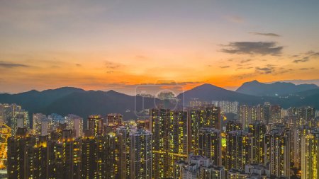 Téléchargez les photos : Crépuscule sur Tseung Kwan O, Hong Kong 30 août 2021 - en image libre de droit