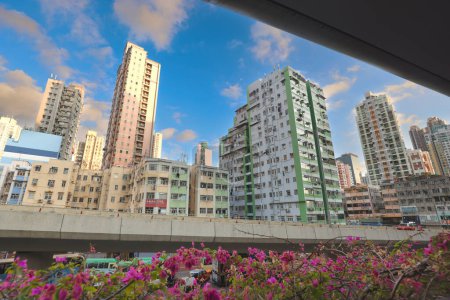 Téléchargez les photos : Hub urbain prospère au cœur de Tsuen Wan, HK 23 sept. 2023 - en image libre de droit