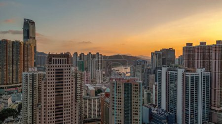 Foto de El próspero centro urbano en el corazón de Tsuen Wan, Hong Kong 23 sept 2021 - Imagen libre de derechos