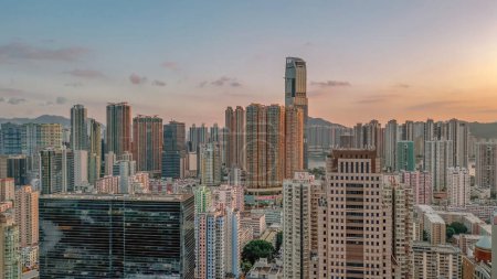 Foto de El próspero centro urbano en el corazón de Tsuen Wan, Hong Kong 23 sept 2021 - Imagen libre de derechos