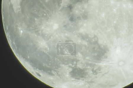 Foto de La luna llena en la noche oscura - Imagen libre de derechos