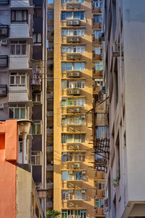Foto de Edificios de apartamentos abarrotados en Jordania Hong Kong. 30 de septiembre de 2023 - Imagen libre de derechos