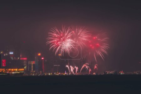 Téléchargez les photos : Feux d'artifice à Hong Kong nouvel an - en image libre de droit