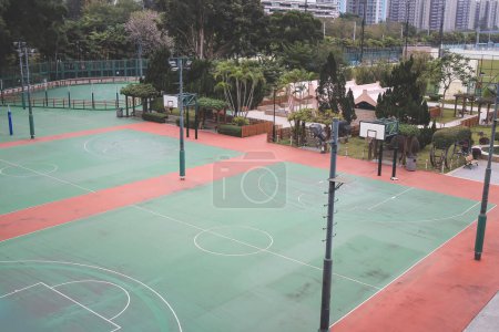 Téléchargez les photos : Un terrain de basketball dans le district du Nord 19 févr. 2015 - en image libre de droit