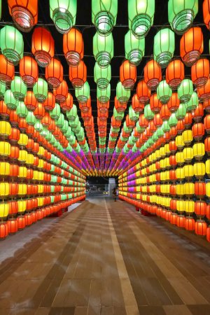 Téléchargez les photos : 4 oct. 2023 - Hong Kong : le festival des lanternes à Tung Chung Promenade - en image libre de droit