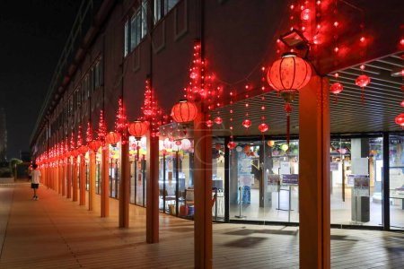 Foto de Oct 4 2023 - Hong Kong: el Festival de la Linterna en Tung Chung Promenade - Imagen libre de derechos