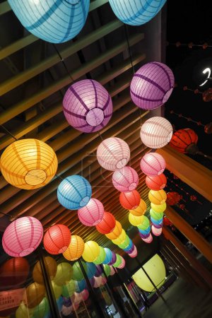 Foto de Oct 4 2023 - Hong Kong: Linternas de papel en el pasillo, Festival de mediados de otoño - Imagen libre de derechos