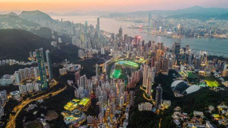 Foto de El paisaje de Happy Valley en Hong Kong Nov 4 2023 - Imagen libre de derechos