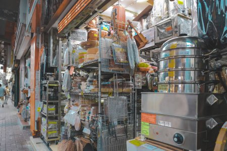 Foto de Oct 29 2023 Hong Kong: productos para el hogar en Shanghai St, Yau Ma Tei - Imagen libre de derechos