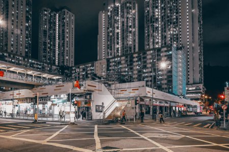 Foto de Nov 16 2023 Hong Kong: Tienda local en el mercado húmedo Shek Kip Mei - Imagen libre de derechos