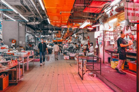 Foto de Nov 16 2023 Hong Kong: Tienda local en el mercado húmedo Shek Kip Mei - Imagen libre de derechos