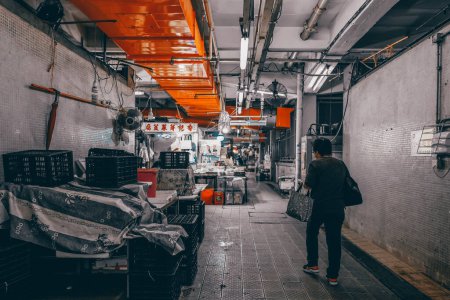 Téléchargez les photos : 16 nov. 2023 - Hong Kong : magasin local à l'intérieur du marché humide Shek Kip Mei - en image libre de droit