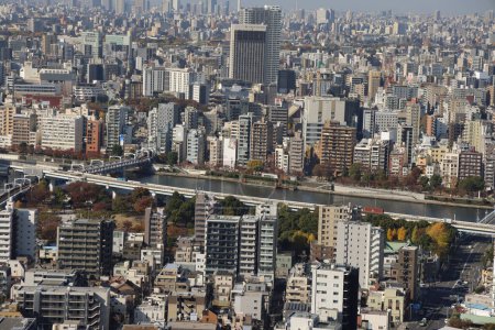 Foto de Metrópolis con rascacielos y paisaje urbano lleno de gente desde arriba Nov 30 2023 - Imagen libre de derechos