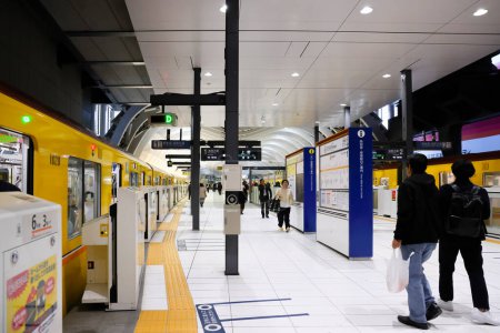 Foto de Tokyo Metro Ginza Line at Tokyo, Japan Nov 30 2023 - Imagen libre de derechos