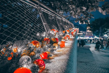 Téléchargez les photos : Arbre de Noël dans le quartier culturel de West Kowloon à Hong Kong déc 21 2023 - en image libre de droit