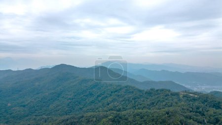 Foto de Dic 22 2023 una montaña en Tai Mo Shan Country Park. - Imagen libre de derechos