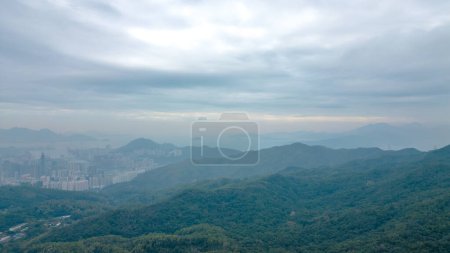 Foto de Dic 22 2023 una montaña en Tai Mo Shan Country Park. - Imagen libre de derechos