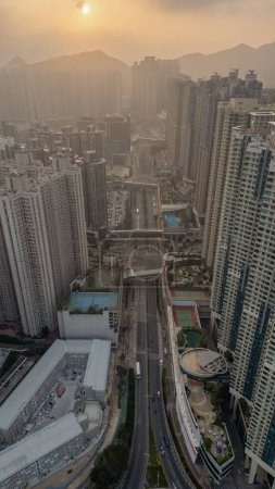 Téléchargez les photos : Un paysage urbain panoramique de la ville de Hong Kong, tko Jan 1 2024 - en image libre de droit