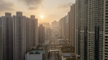 Téléchargez les photos : Un paysage urbain panoramique de la ville de Hong Kong, tko Jan 1 2024 - en image libre de droit