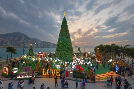 Foto de Dic 29 2023 Árbol de Navidad gigante en el distrito cultural de West Kowloon - Imagen libre de derechos