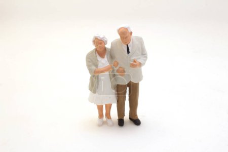 Foto de The elder adults, happy couple, and friends standing indoors - Imagen libre de derechos