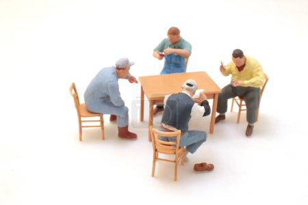 Téléchargez les photos : The Group of People Sitting and Standing Around a Table - en image libre de droit