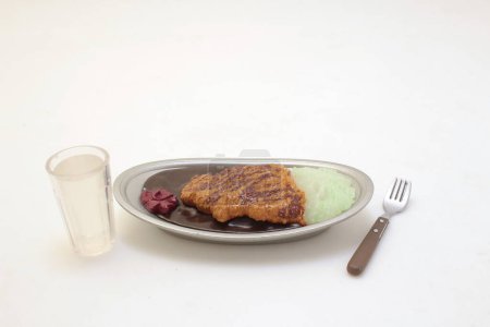 Foto de A meal on white background with kitchen utensil and cutlery - Imagen libre de derechos