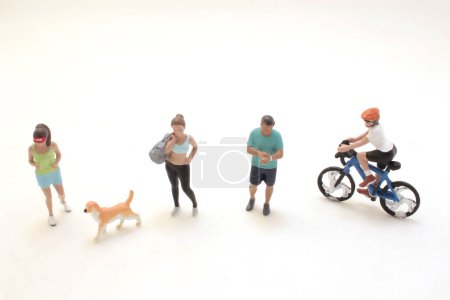 Téléchargez les photos : Group of friends biking with their pet dog on a bicycle. - en image libre de droit