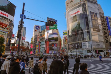 Foto de Nov 29 2023 Shibuya cruzando lleno de gente. Tokio, Japón - Imagen libre de derechos