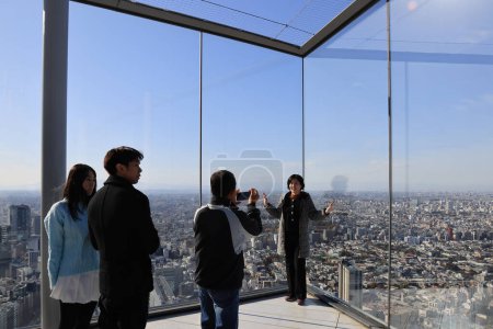 Foto de Nov 29 2023 Los visitantes al cielo de Shibuya, Japón - Imagen libre de derechos