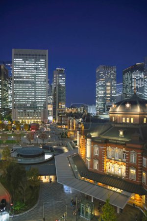 Téléchargez les photos : 29 nov. 2023 Gare de Tokyo et gratte-ciel de Tokyo Marunouchi - en image libre de droit