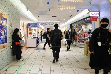 Téléchargez les photos : 29 nov. 2023 centre commercial souterrain à la gare de Tokyo, Japon - en image libre de droit