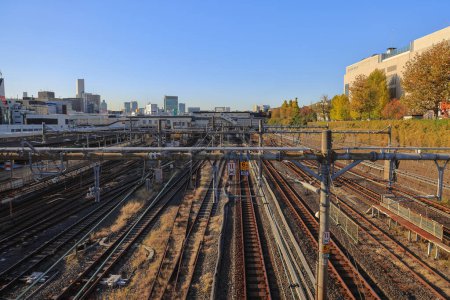 Téléchargez les photos : Le chemin de fer avec la gare d'Ueno, tokyo, Japon 29 nov. 2023 - en image libre de droit