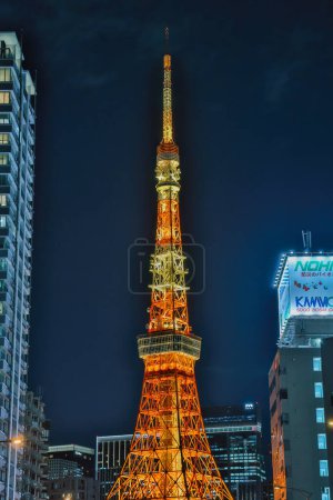 Téléchargez les photos : 29 nov. 2023 Tokyo paysage urbain avec tour de Tokyo la nuit, Japon - en image libre de droit
