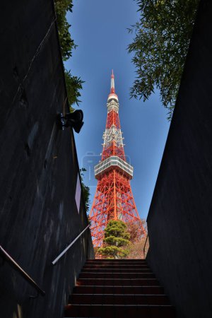 Téléchargez les photos : Tour de Tokyo, Japon. à un passage à Tokyo, Japon - en image libre de droit
