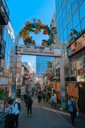 Foto de Tokio Takeshita Dori escena callejera en Harajuku Nov 28 2023 - Imagen libre de derechos