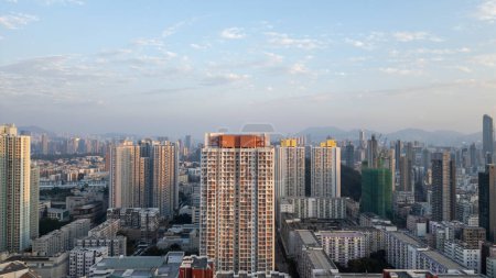 Téléchargez les photos : 7 janv 2024 vue avec des immeubles de grande hauteur et une métropole moderne - en image libre de droit