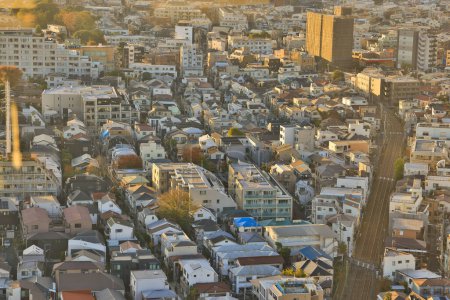 Foto de Nov 28 2023 El horizonte urbano al atardecer con vista aérea de los edificios de la ciudad - Imagen libre de derechos